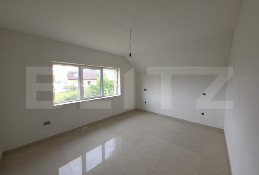 Casa cu 5 camere, 300 mp, teren 17 ari, Valea Rusului