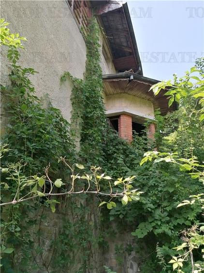 Teren 11230 m.p. + Conac - necesita renovare