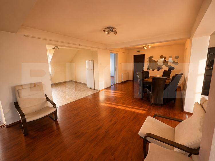 De vanzare Ap 4 camere open space 107mp