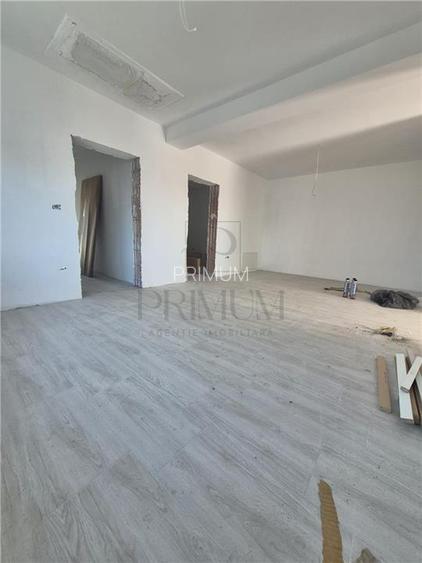 Duplex pe parter - 2 dormitoare - 3 bai ( o baie pe terasa ) - zona in plina dez - 13
