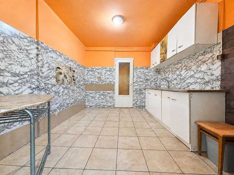 3 camere, 2 băi, parter înalt – zona Aradului, ideal locuință sau birou