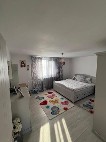 Casă spațioasă 180 mp, teren 600 mp, zona Pielesti