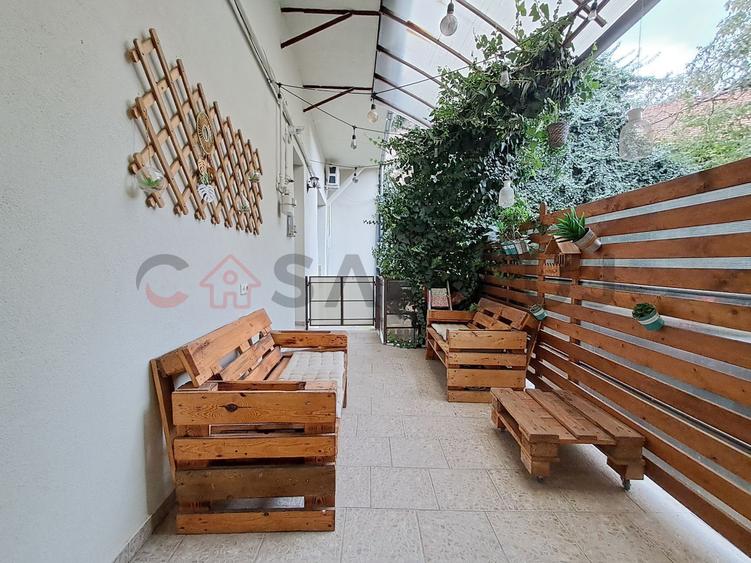 Apartament la Curte Comuna, Terasa, Zona Centrală!!