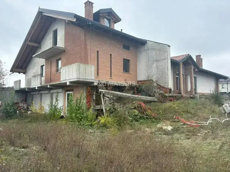 Casa 10 camere Nefinalizata 600 m Utili 2500 m Teren Padure 400 m - 5