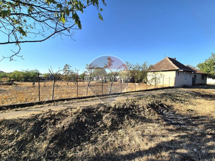 Proprietate cu teren 1.359 mp, poziție pe colț și utilități la strada