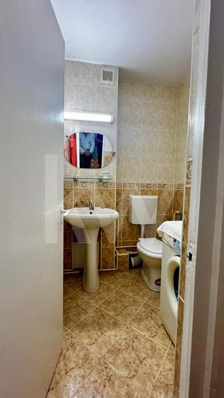 Apartament de închiriat 3 camere în Valea Aurie