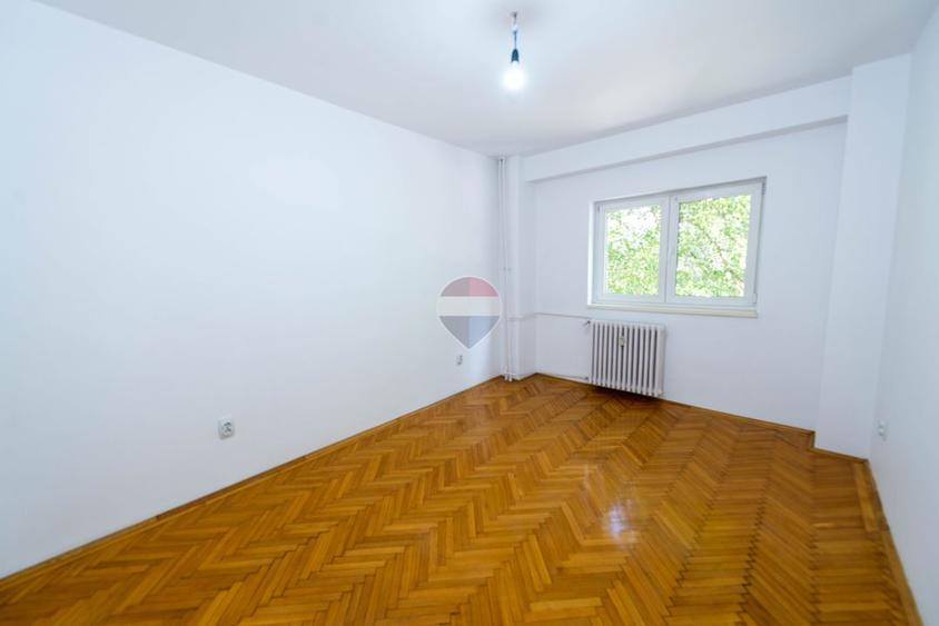 Apartament 3 camere decomandat, 88 mp, an 1982, Piata 1 Mai, Victoriei