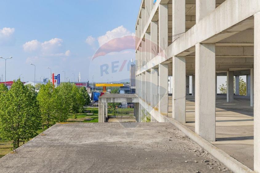 Teren cu construcție de beton, de vânzare, 3754 mp – zona Aradul Nou