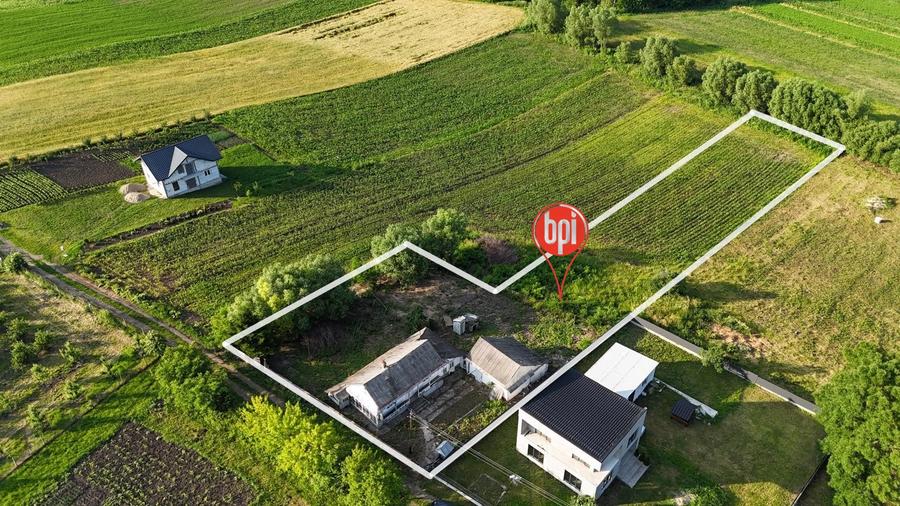 SE VINDE Casa (demolabila) + Teren construibil, in Hreatca, Com.Vulturesti, SV