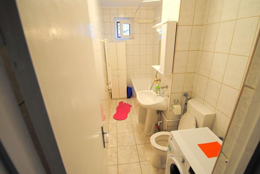 Apartament cu 3 camere de închiriat în zona Complex Studentesc
