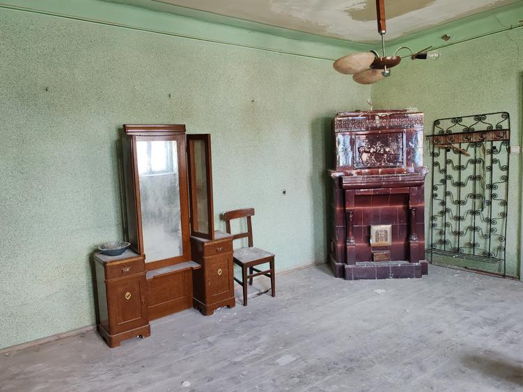 Casa 3 camere libera la vanzare TARLUNGENI
