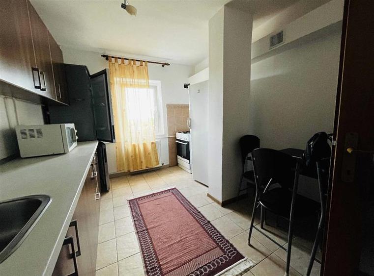 Decomandat cu 2 balcoane, et 3, mobilat, linga Shopping City
