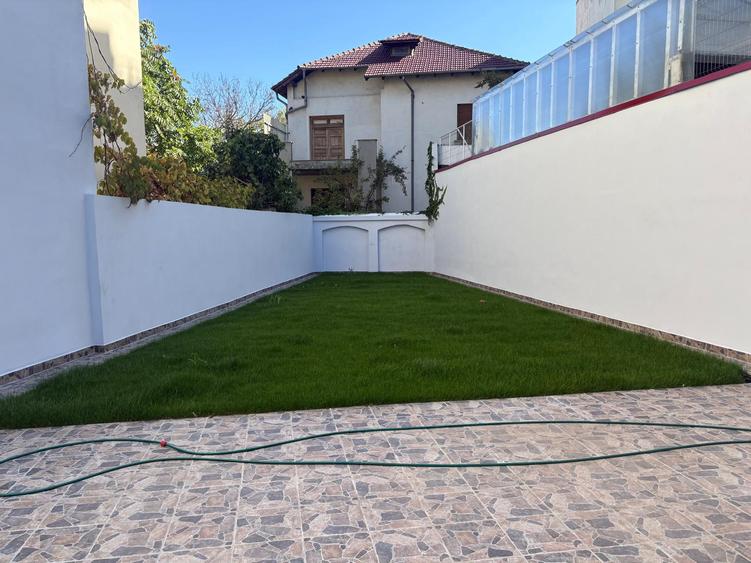 OPORTUNITATE ! Casa Mare cu Teren in Proprietate ! Icoanei