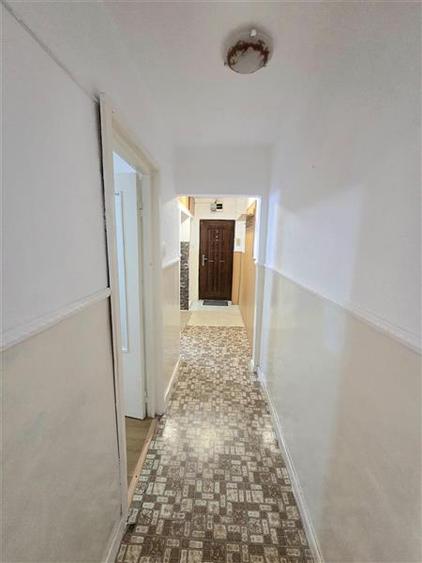 Apartament 3 Camere, Semidecomandat, zona Badea Cartan