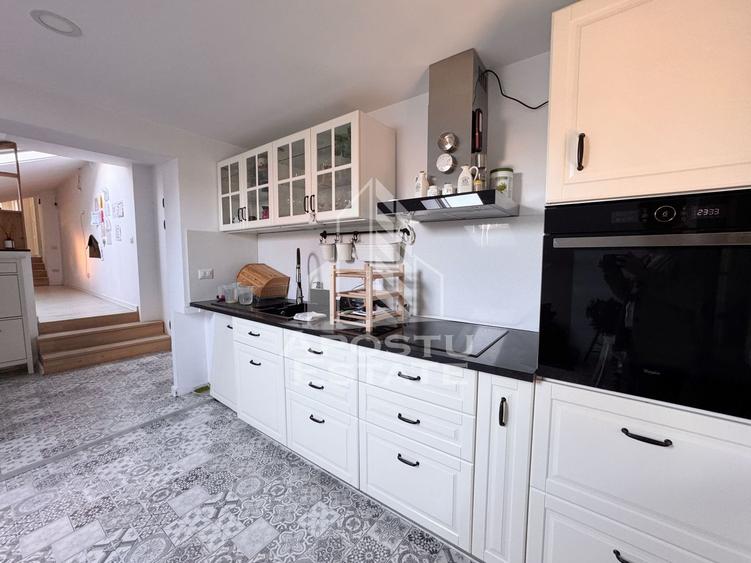 Casa pt. 2 familii, cu 9 camere, teren 832mp, Zona Girocului Timisoara