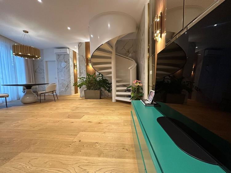 Apartament pe 2 niveluri