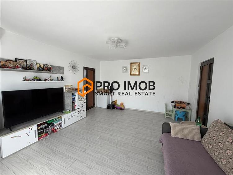Apartament 3 camere cf 1 semidecomandat zona Micro 3