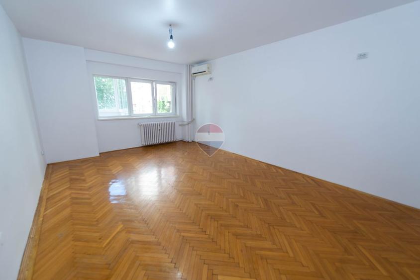 Apartament 3 camere decomandat, 88 mp, an 1982, Piata 1 Mai, Victoriei