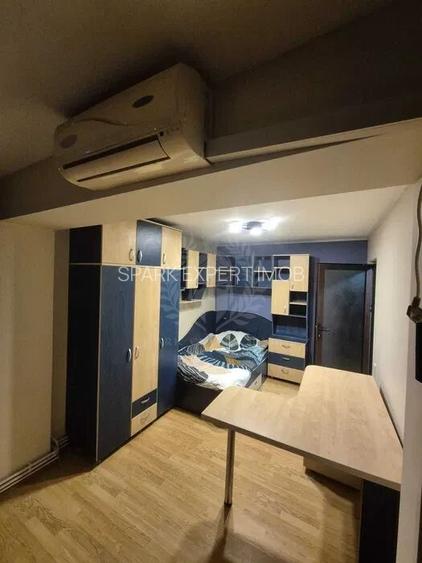 //4 CAMERE//BULEVARDUL REPUBLICII// - 7