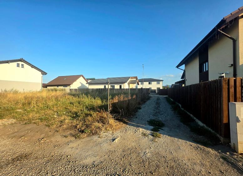 Teren intravilan 500 mp în Cartier Izvor, Tărlungeni – P+2, acces pe două laturi