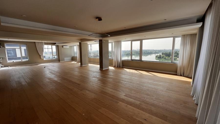 REA1015960 Penthouse spectaculos cu vedere spre lac