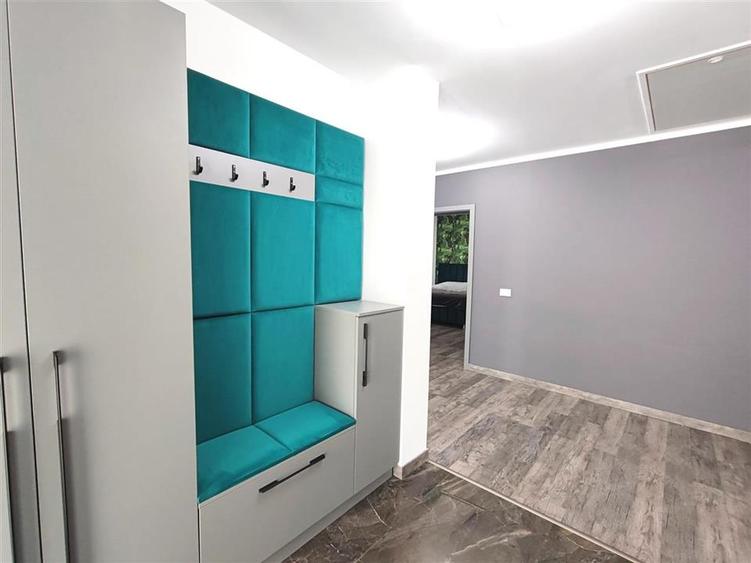 Casa moderna, singura in curte - Izvor