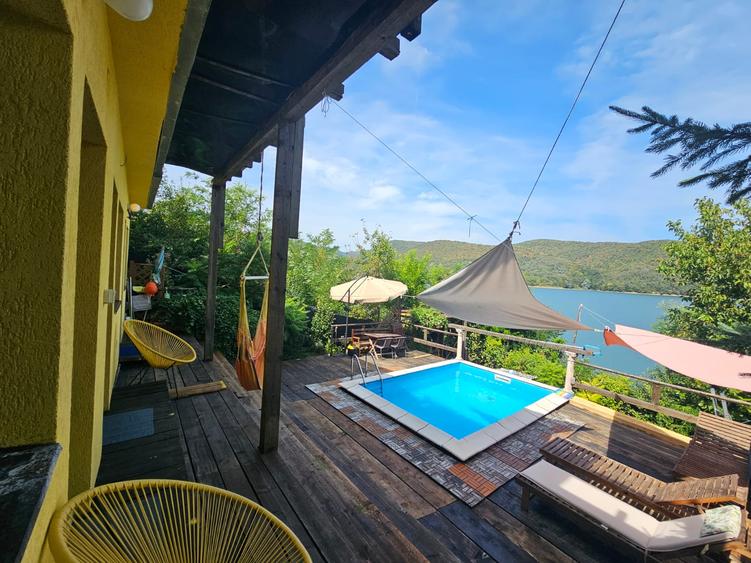 Casa de vacanta langa lacul Cincis
