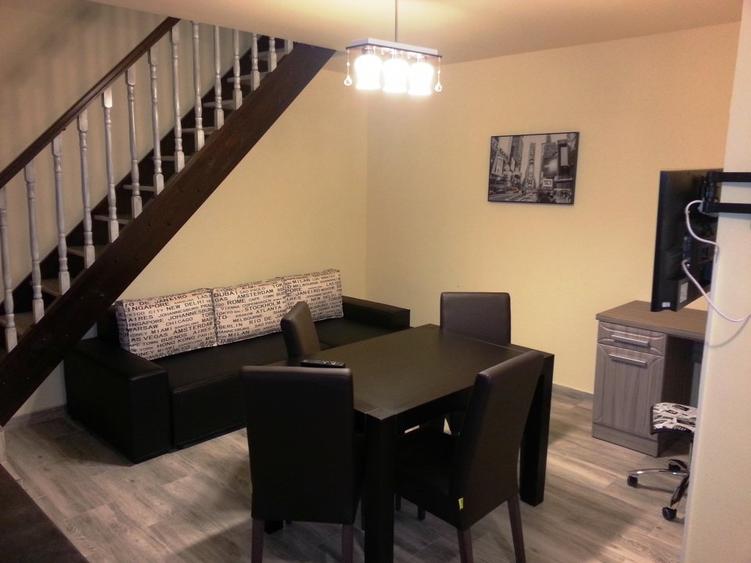 Apartament in casa triplex, parcare in curte.Semicentral pe str.Minerilor nr50B.