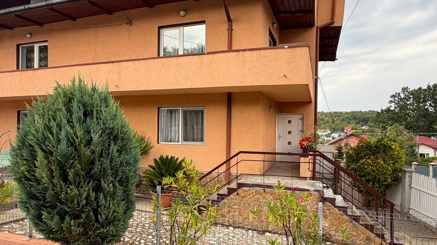 Casă de închiriat în Sărărie – 360 mp, 7 camere și 2 locuri de parcare