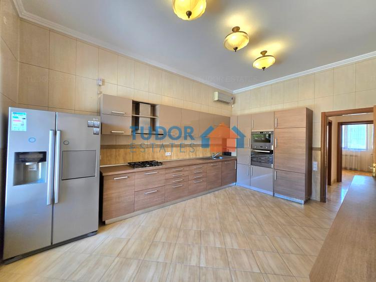 Elegant 10-Bedroom Mansion with Private Pool & Landscaped Garden