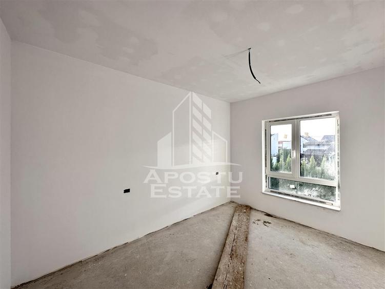 Jumatate de duplex cu 5 camere de vanzare, despartit, Dumbravita