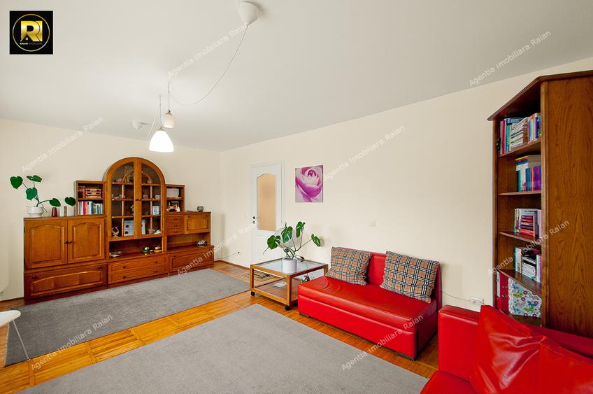 Vanzare apt 4 camere transformat in 3 camere, sup.85mp, in Galati,Piata Centrala