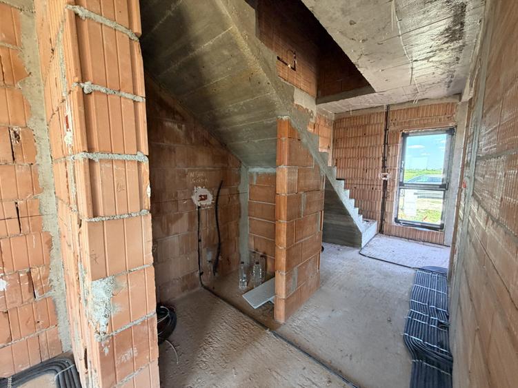Duplex 3 camere si 3 bai - Zona Urban Village - Mosnita
