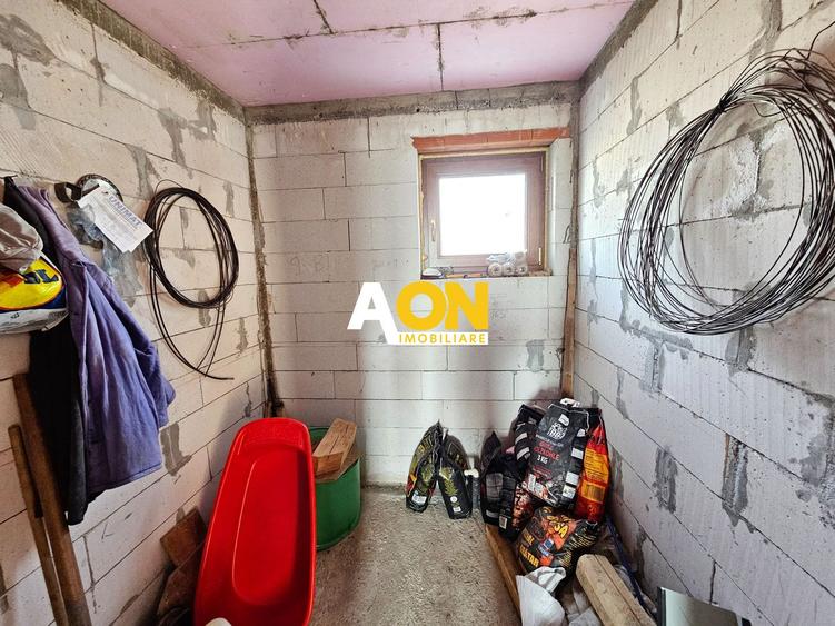 Casa la rosu, 4 camere, 301 mp teren, P+1, zona Alba-Micesti