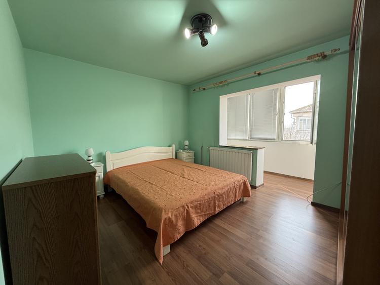 Apartament spatios, 2 camere, 58 mp utili + 2 balcoane si 2 debarale - Bucovina
