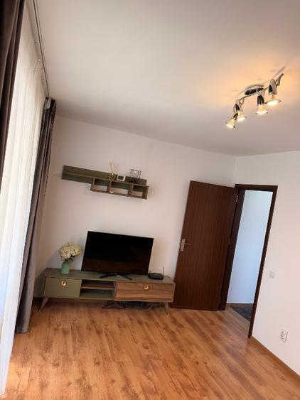 Apartament renovat langa parc și metrou 2 camere plus dressing Drumul Fermei 95