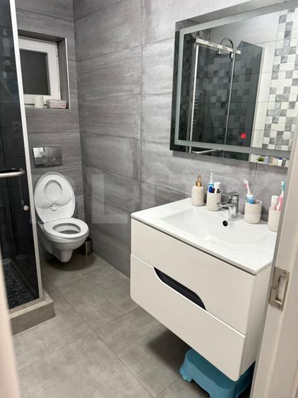 Apartament 3 camere, zona bradet, etaj intermediar