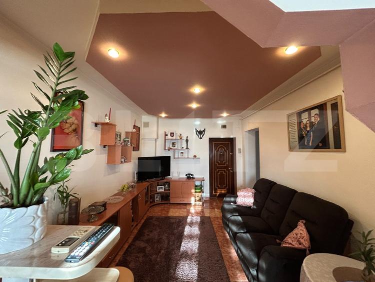 Apartament de vanzare, 3 camere, 70 mp, zona Aiud