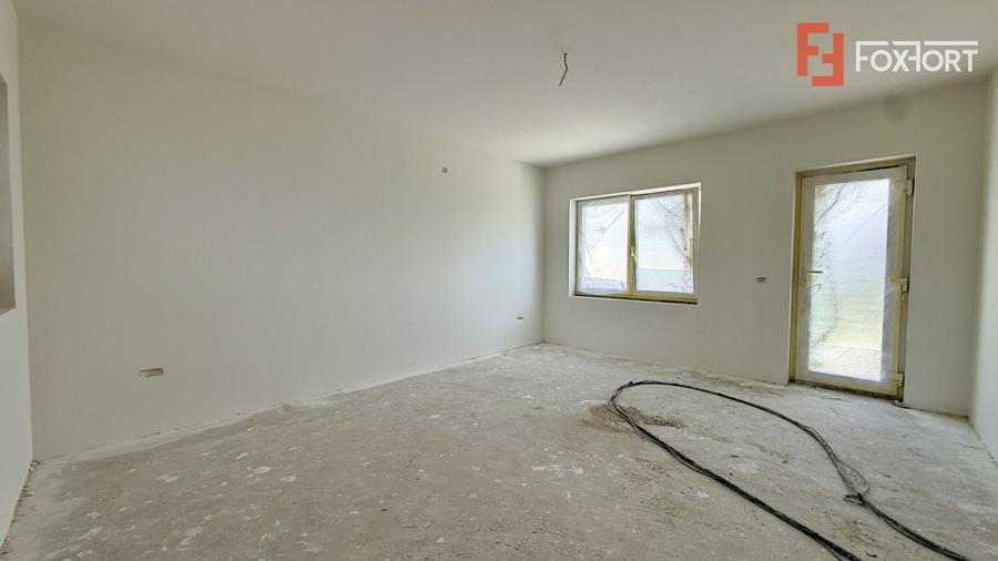 Casa individuala de vanzare, 8 camere + 4 bai - Mosnita Veche