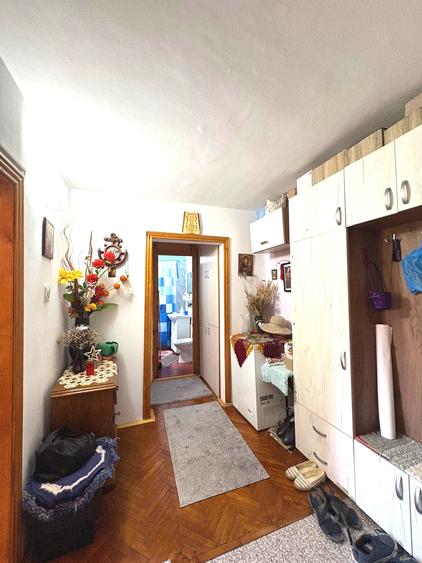 Apartament 2 camere 52mp zona Crsain mobilat Pret 60000eur neg