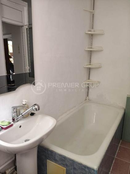 Etaj 3! Apartament 1 camera 28mp, Podu Ros, mobilat, balcon