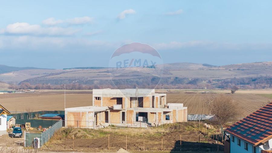 Vilă cu 3 camere, la roșu | Proiect modern – Poiana Craitelor