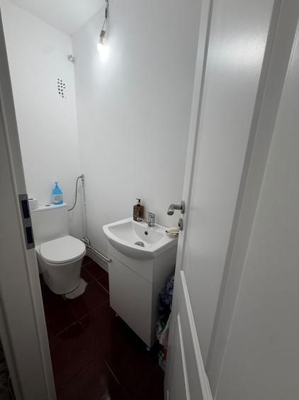 Vanzare Apartament 3 camere , 70 mp, renovat, centrală și 2 băi – Margeanului