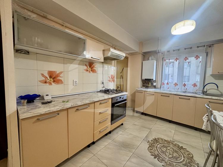 Apartament 3 camereI decomandat I zona  Piata Cipariu