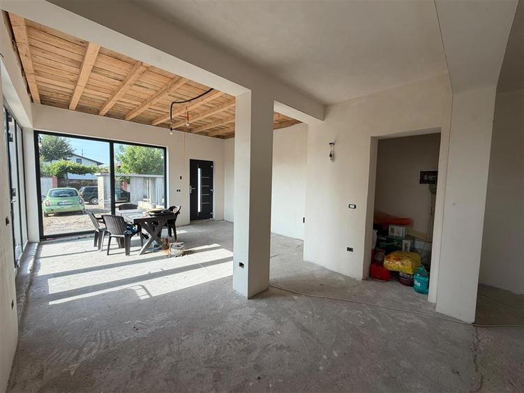 Vila P+1 duplex de vanzare in Vanatori cu utilitati