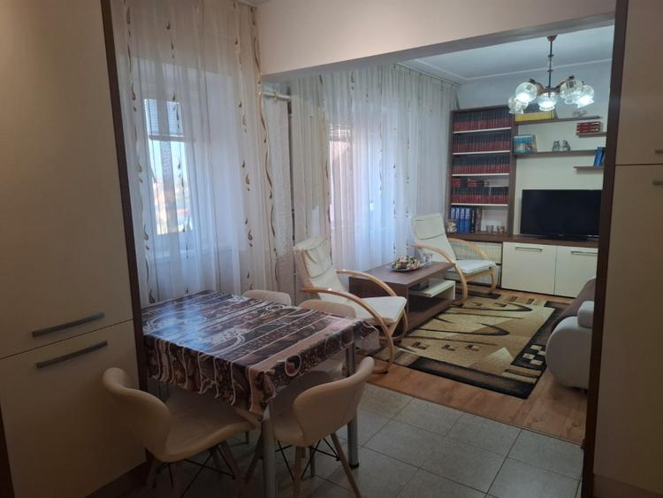 Apartament 4 camere  decomandate cu vedere pe doua parti in Nadlac