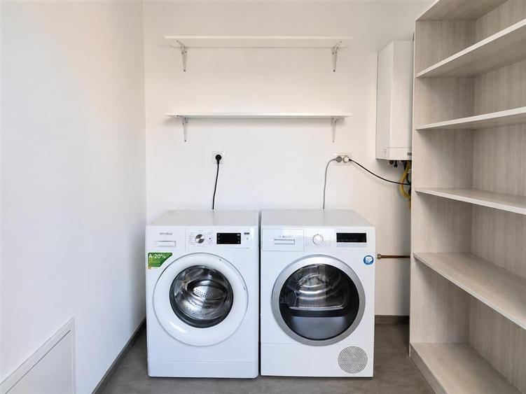 Casa moderna 4 camere 2 bai curte si parcare zona Triajului