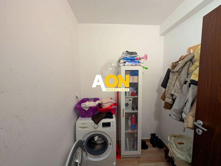 Casă tip înșiruit, D+P+M, 4 camere, garaj, 214 mp teren, zona Centru