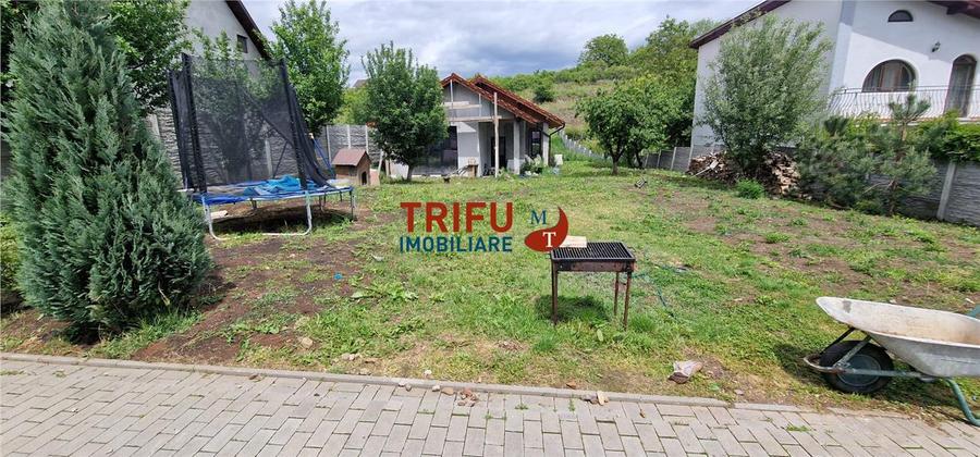 Casă tip pensiune de vânzare cu 6 camere și o casă adiacent&
