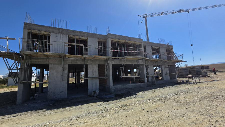Penthouse modern cu 4 camere si terasa de 77 mp de vanzare